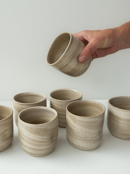 Thumb mug